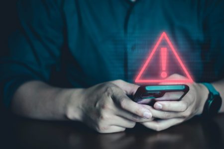 Emergency,Warning,Alert,Alarm,On,Smartphone,,Data,Network,Protection,,Virus